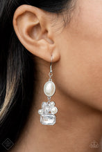 Load image into Gallery viewer, Paparazzi Earrings - Showtime Twinkle - White
