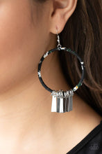 Load image into Gallery viewer, Paparazzi Earrings - Garden Chimes - Black
